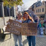 Esmeralda avec Clara Falkenberg à une marche pour le climat à Eupen